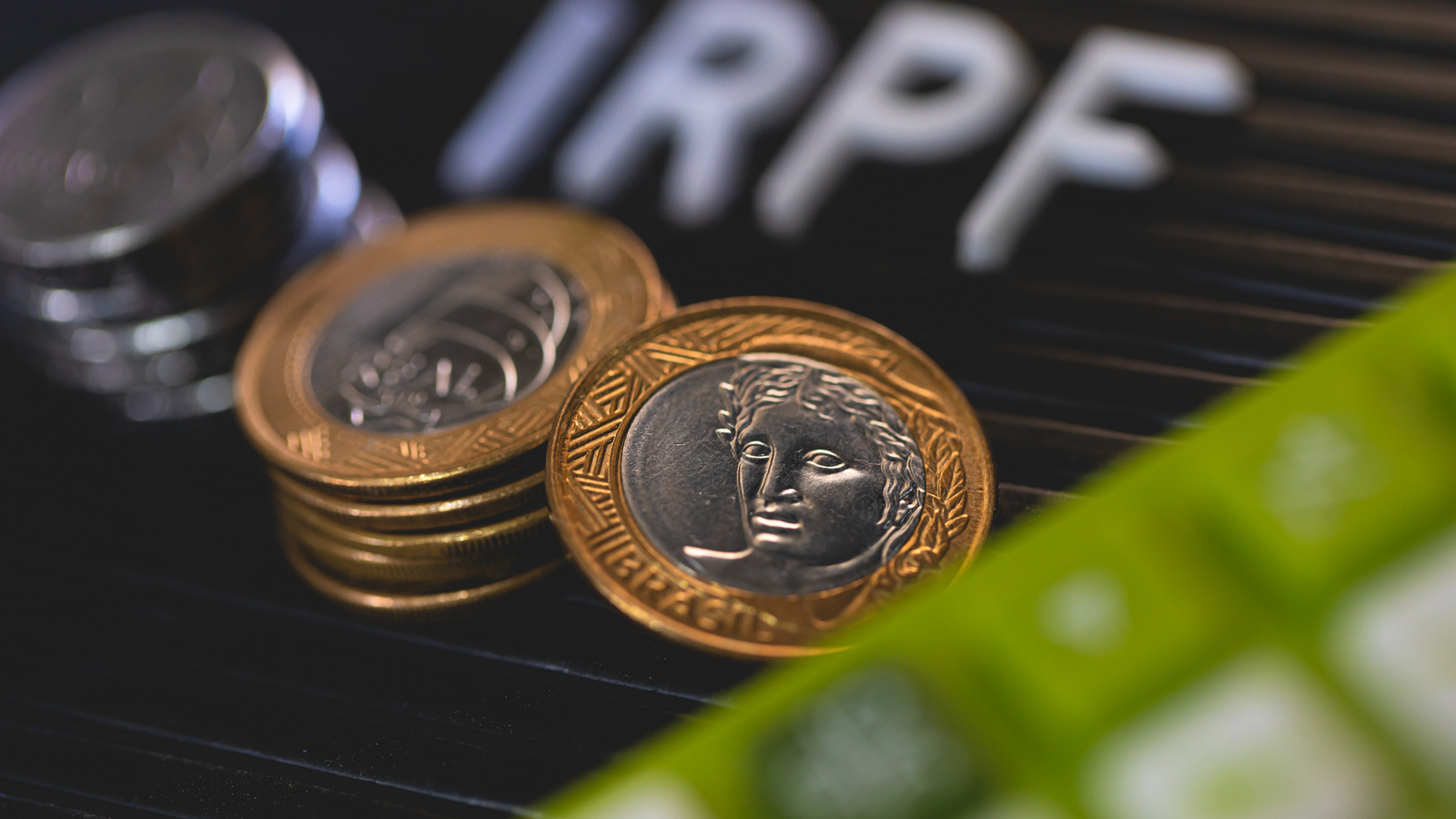 STF Garante Justiça: Aposentados que moram no Exterior e a Injustiça da Alíquota de 25% do Imposto de Renda